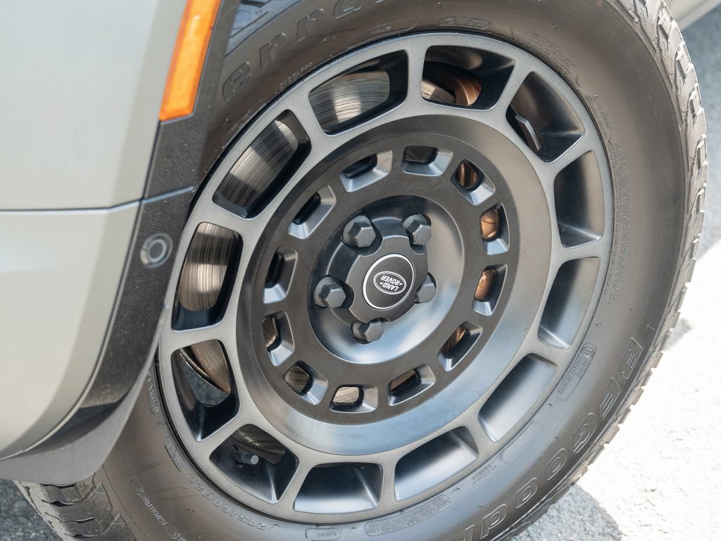 Used 2025 Land Rover Defender 110 AWD/4WD image 9