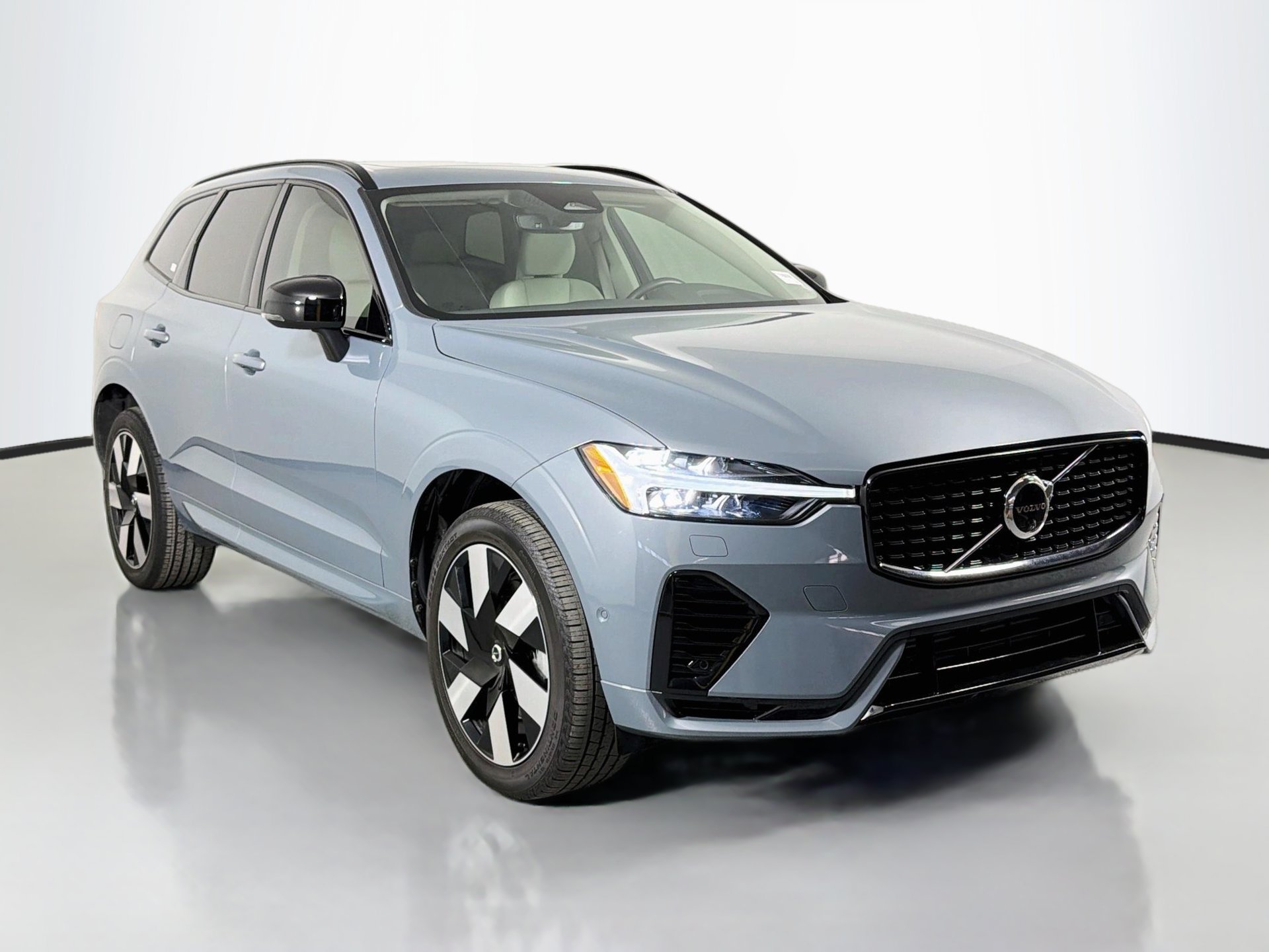Certified 2024 Volvo XC60 T8 Plus w/ Protection Package Premier AWD/4WD image 3