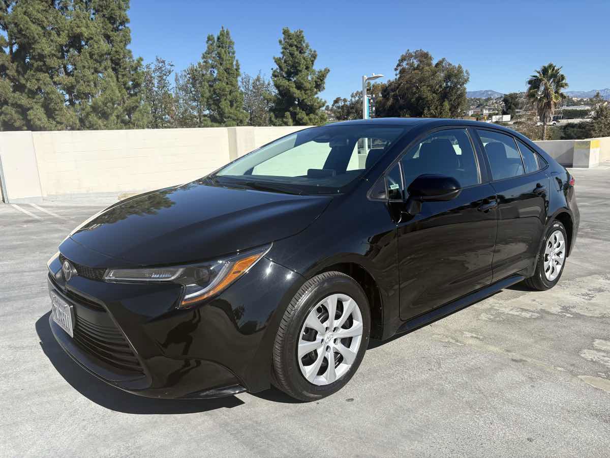 Used 2024 Toyota Corolla LE image 2