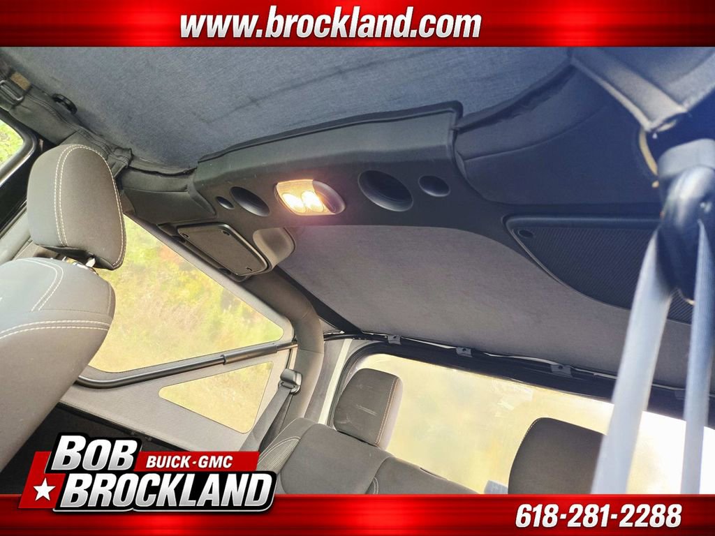 Used 2017 Jeep Wrangler Sahara w/ Connectivity Group image 13