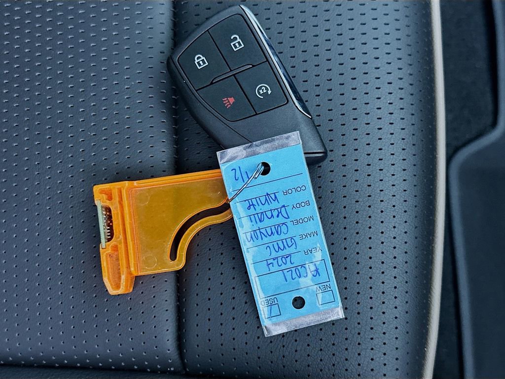 Used 2024 GMC Canyon Denali image 38