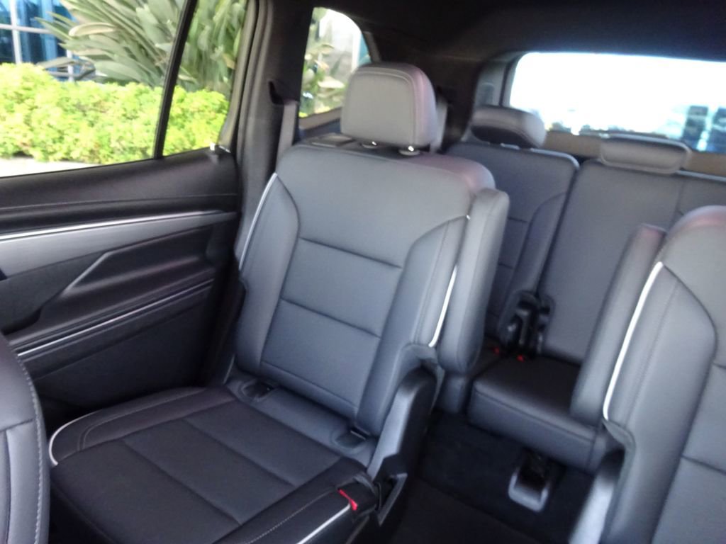 Certified 2025 Buick Enclave Preferred FWD image 17