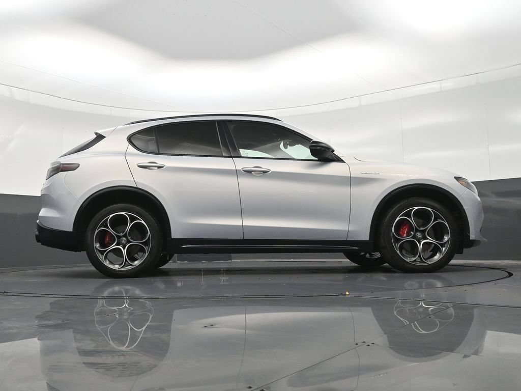 Used 2025 Alfa Romeo Stelvio Sprint w/ Veloce Package AWD/4WD image 28