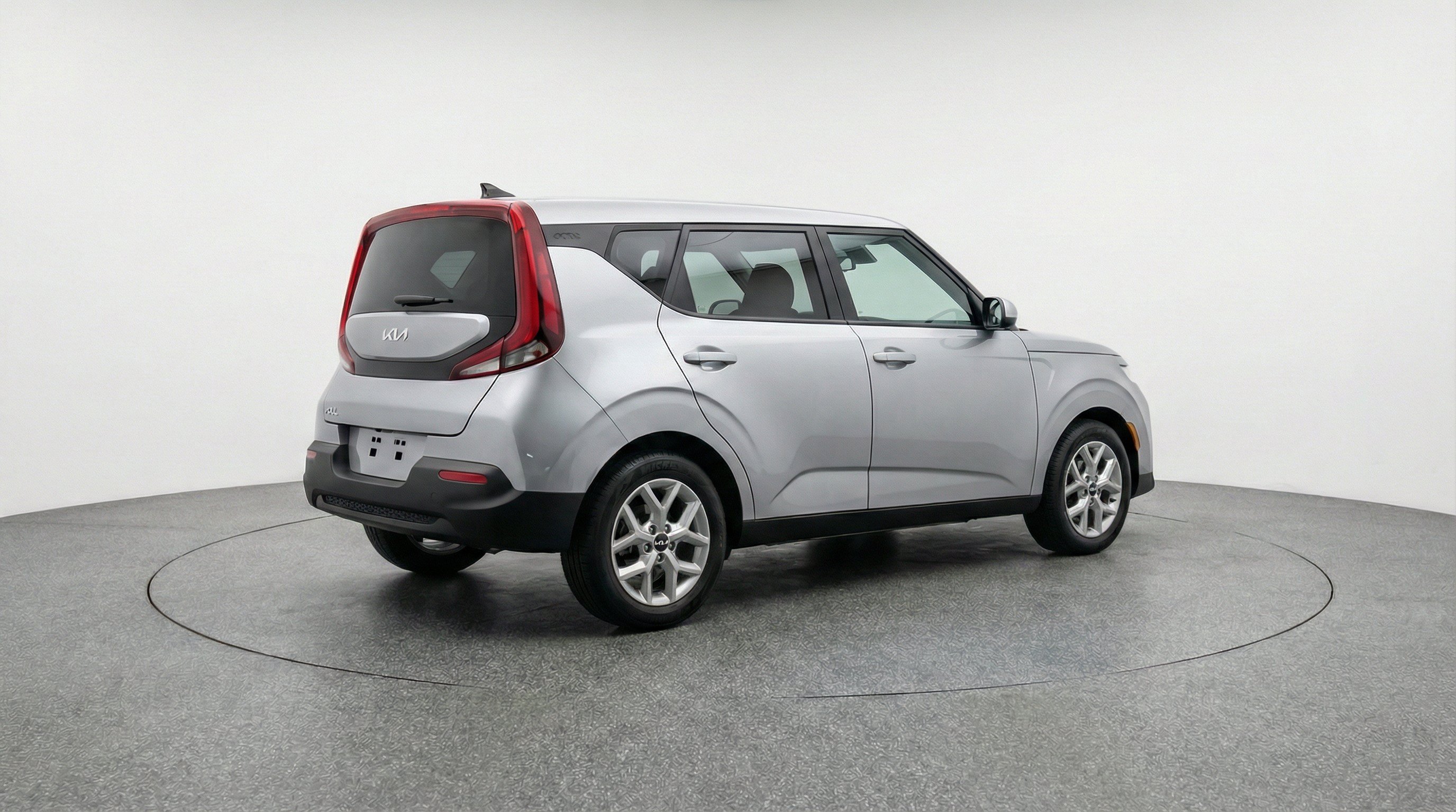Used 2025 Kia Soul LX w/ LX Technology Package FWD image 9