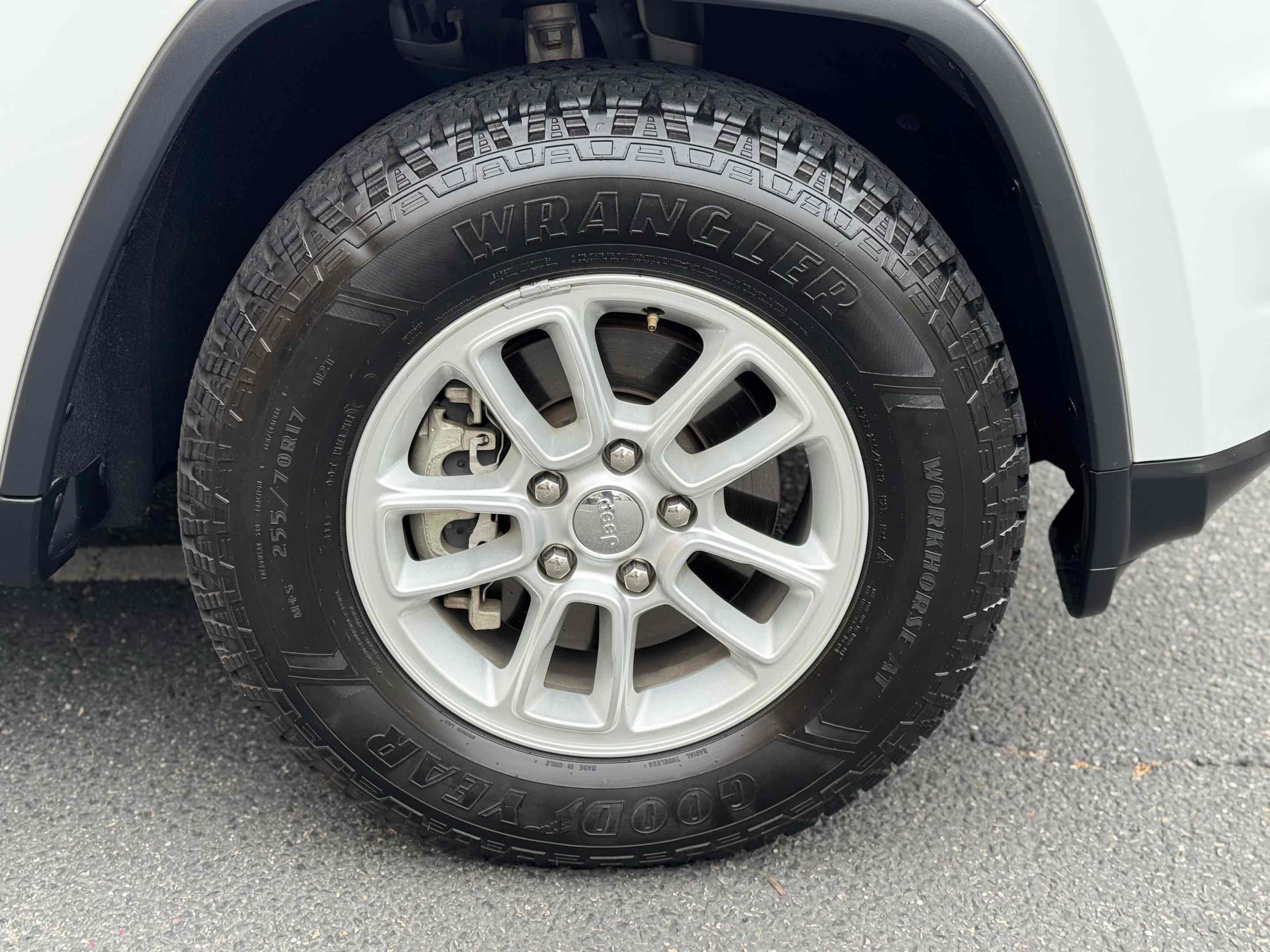 Used 2020 Jeep Grand Cherokee Laredo image 69