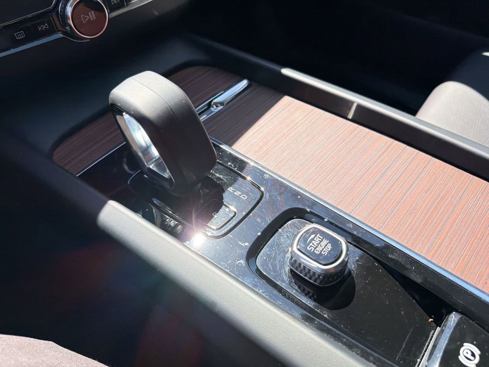 Certified 2024 Volvo XC60 B5 Plus w/ Climate Package image 18