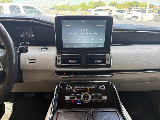 Used 2021 Lincoln Navigator Reserve AWD/4WD image 19
