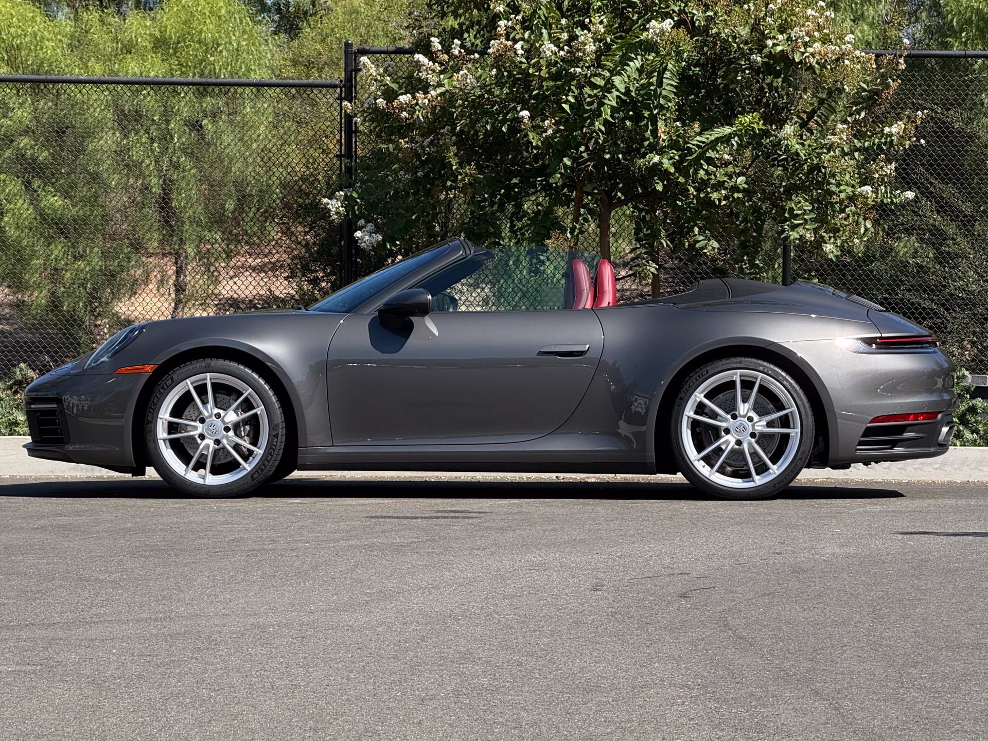 Used 2021 Porsche 911 Carrera RWD image 2