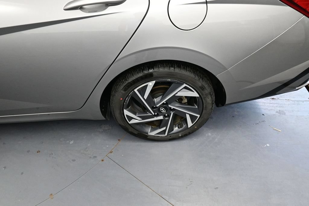 Used 2024 Hyundai Elantra Limited FWD image 17