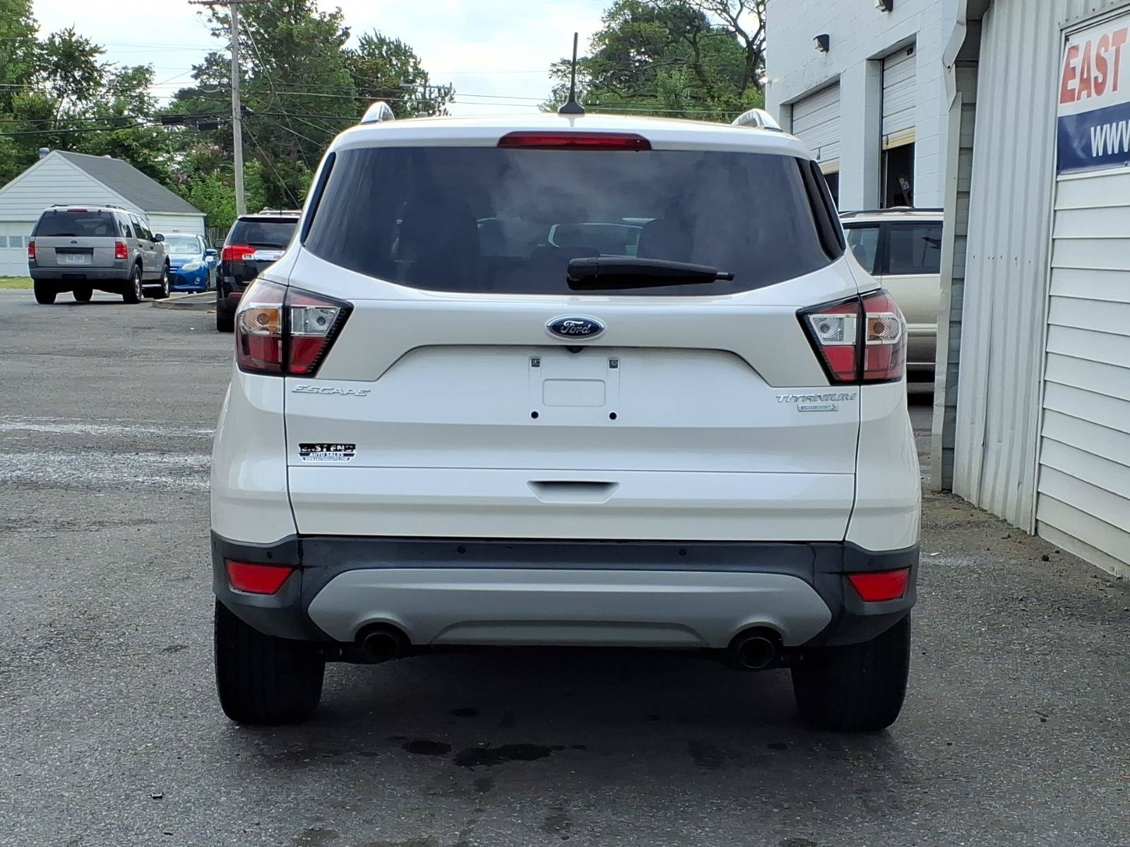 Used 2018 Ford Escape Titanium w/ Ford Safe & Smart Package FWD image 4