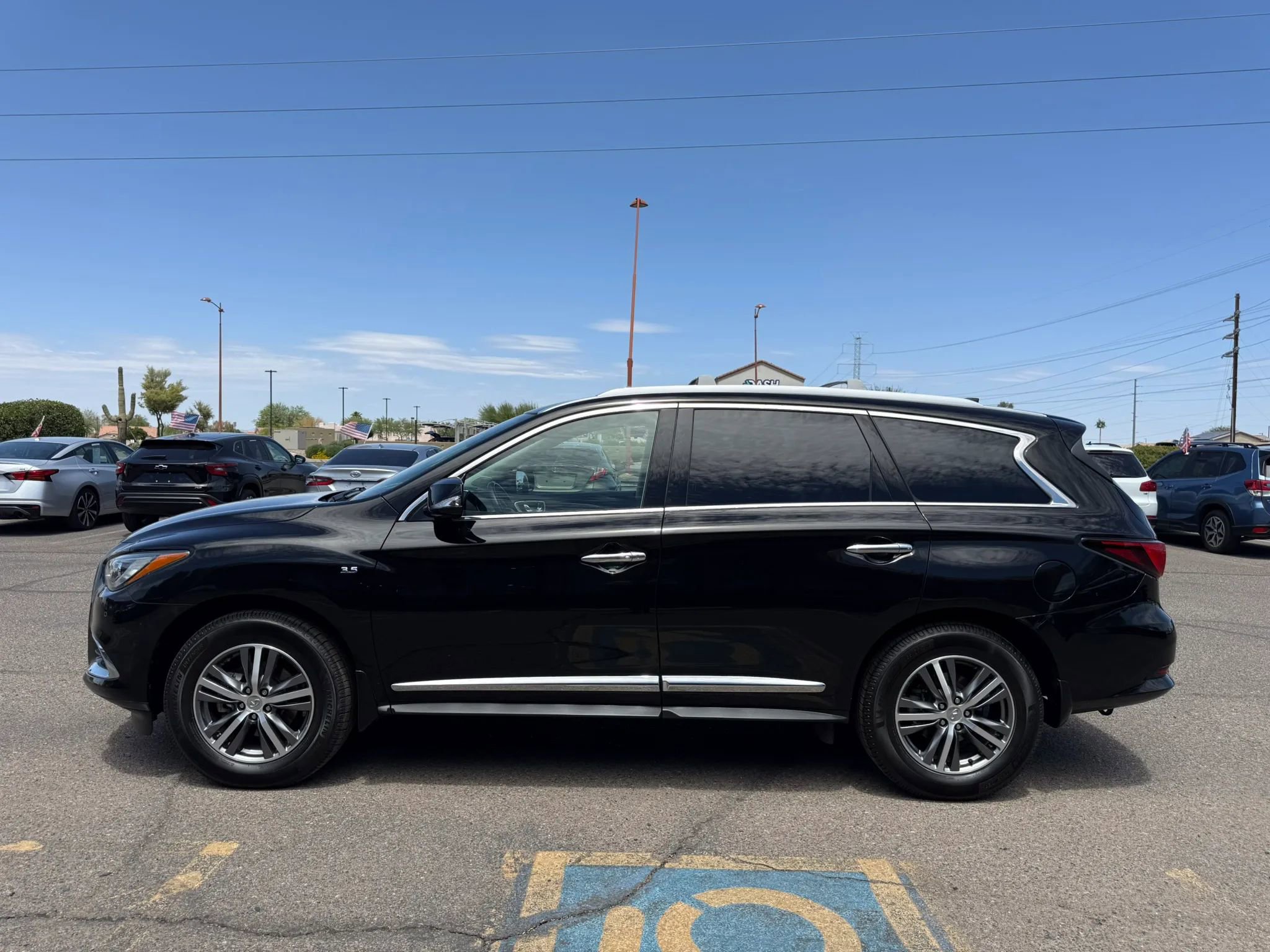 Used 2020 INFINITI QX60 Luxe w/ Essential Package FWD image 6