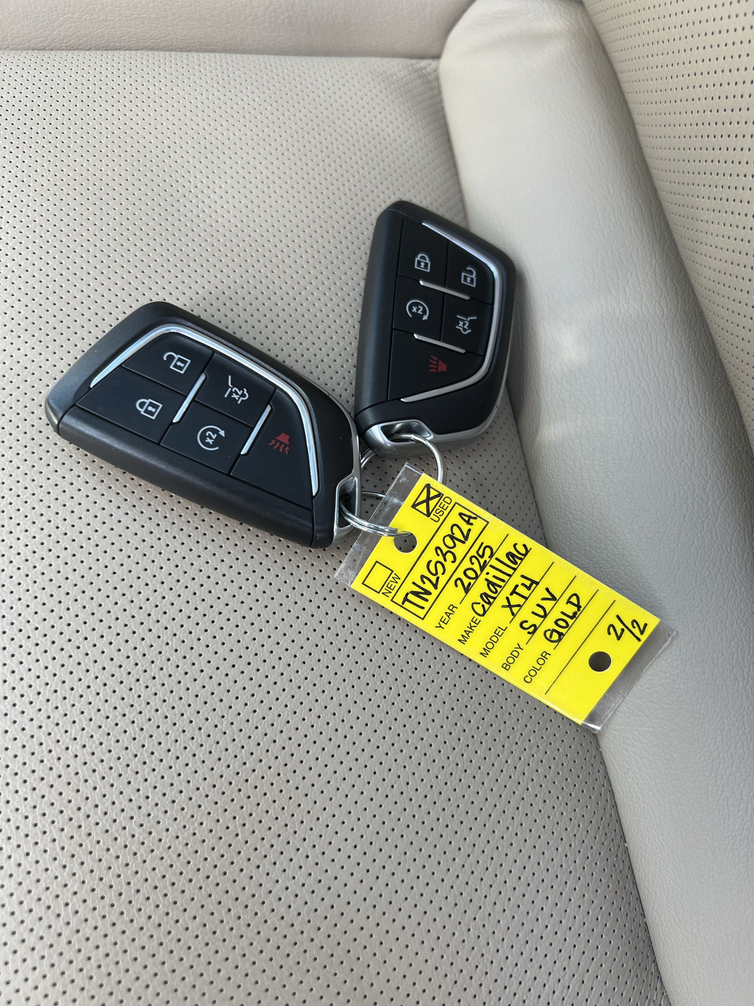 Used 2025 Cadillac XT4 Premium Luxury FWD image 38