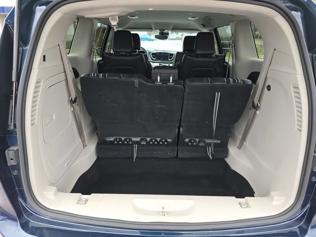 Used 2024 Chrysler Pacifica Limited FWD image 32