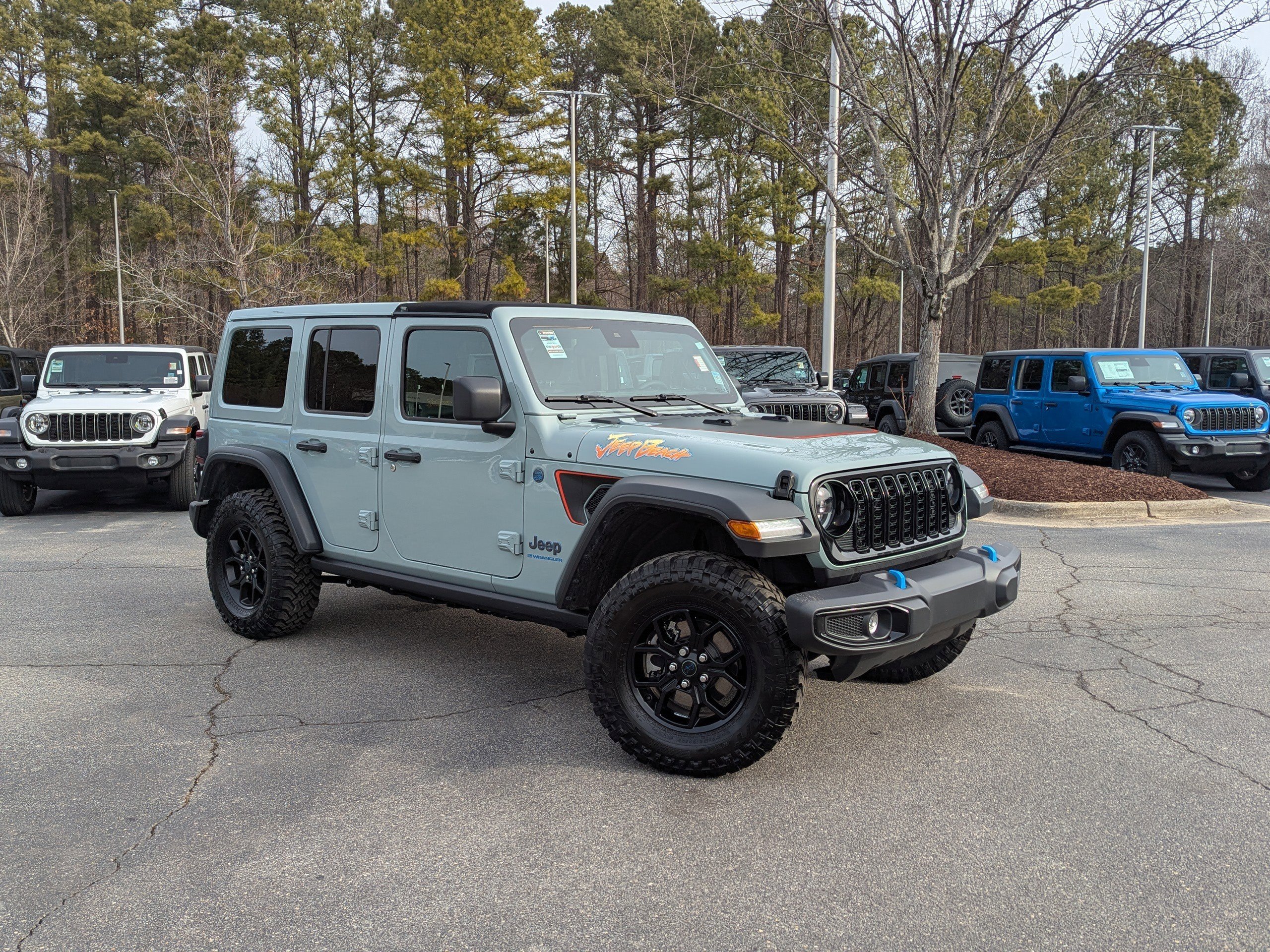 Used 2024 Jeep Wrangler Unlimited image 3