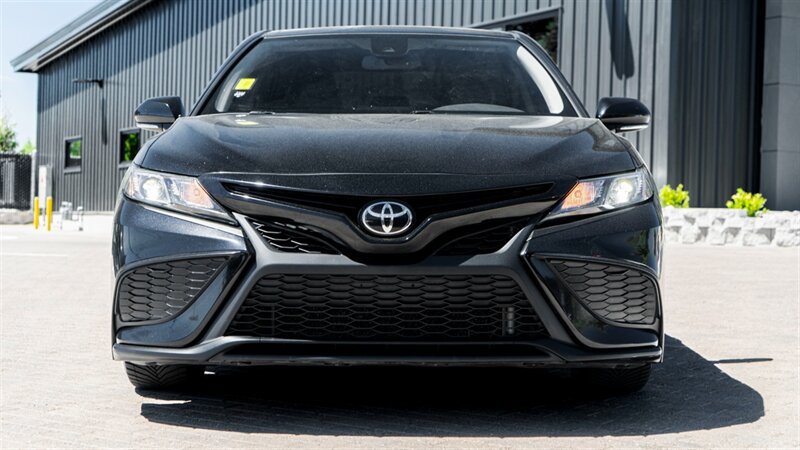 Used 2022 Toyota Camry SE w/ Convenience Package FWD image 4