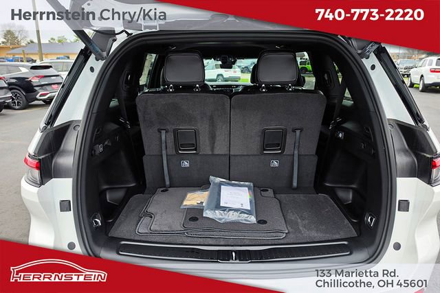 New 2025 Jeep Grand Cherokee L Laredo image 24