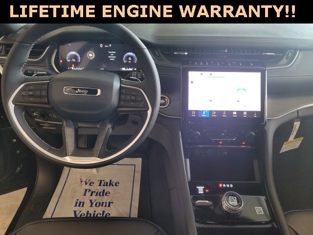 New 2025 Jeep Grand Cherokee Limited w/ Black Appearance Package image 3