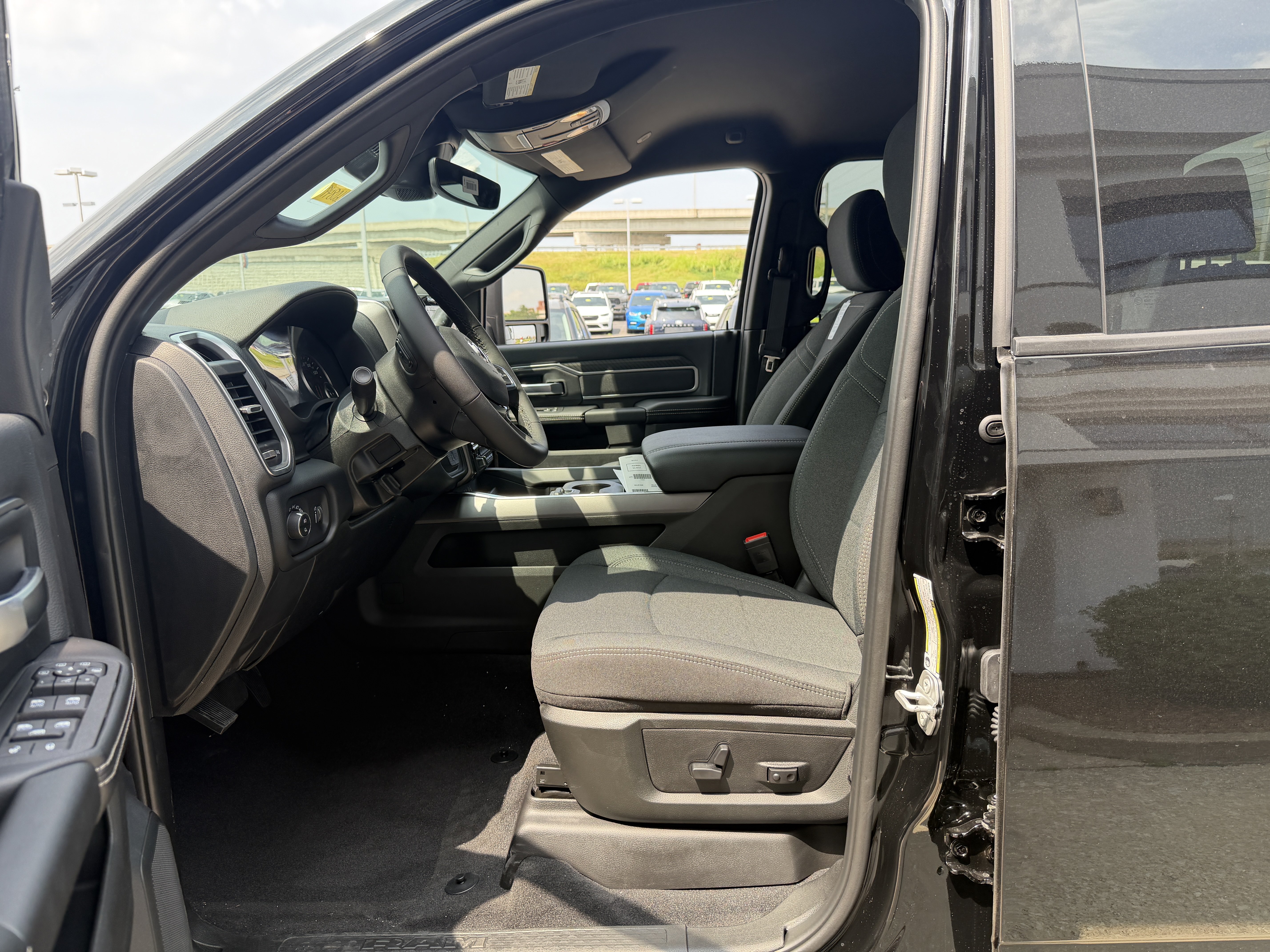 New 2026 RAM 2500 Big Horn AWD/4WD image 32