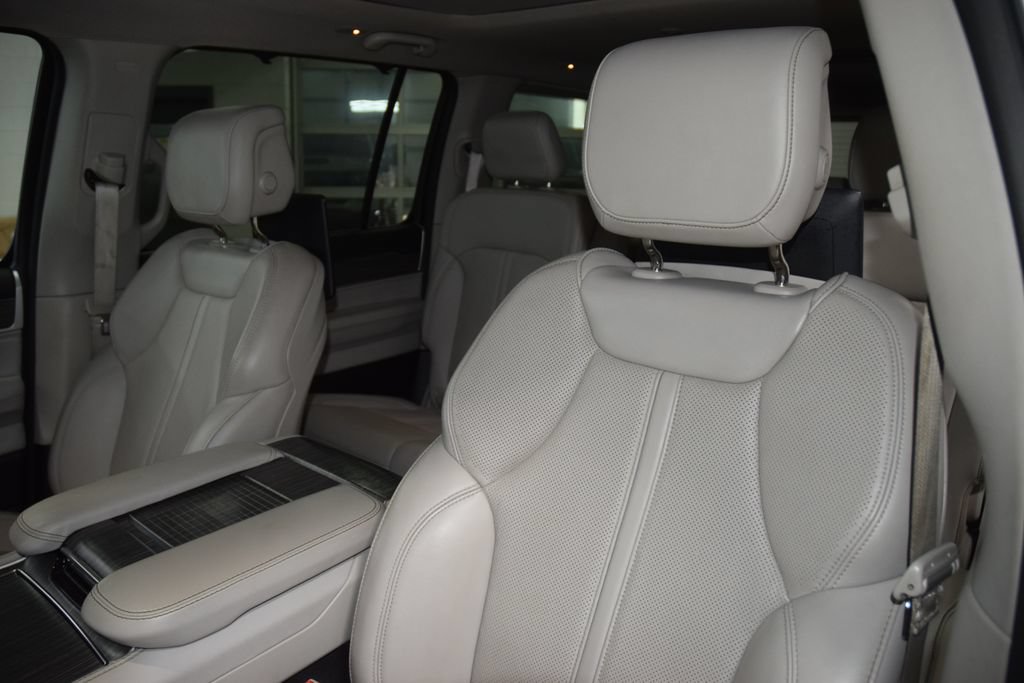 Used 2024 Jeep Wagoneer L Series III w/ Premium Group I AWD/4WD image 47