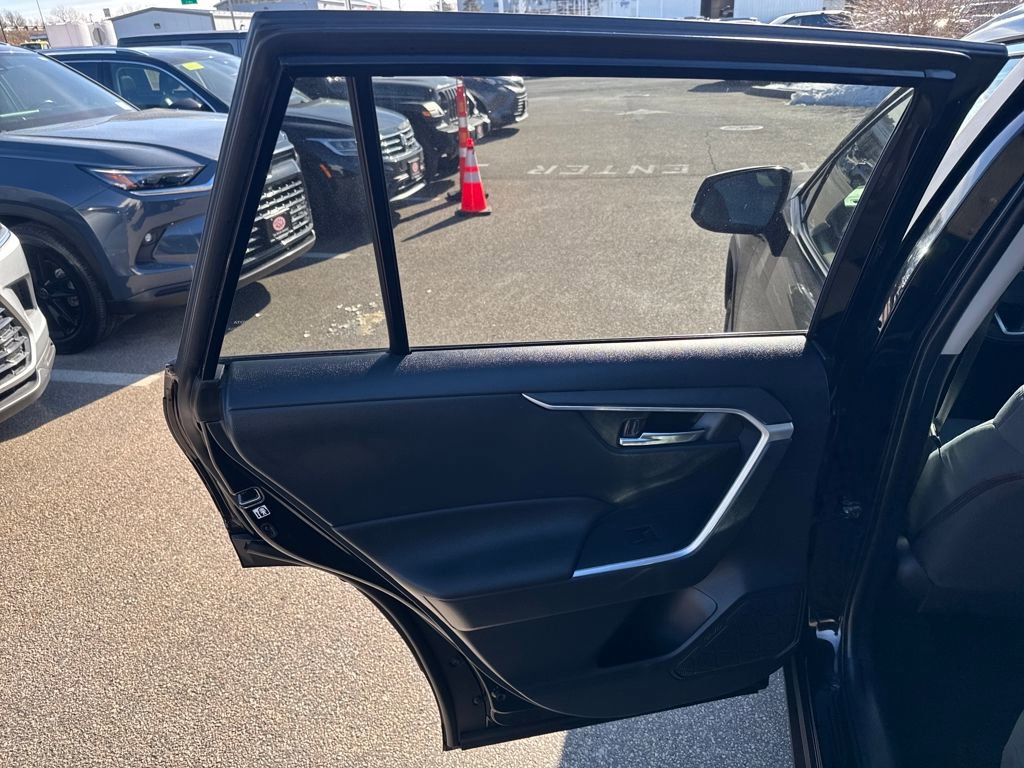 Used 2019 Toyota RAV4 XLE w/ Convenience Package image 40