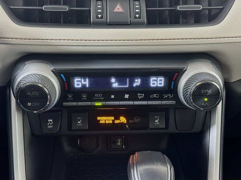 Used 2019 Toyota RAV4 XLE Premium image 17
