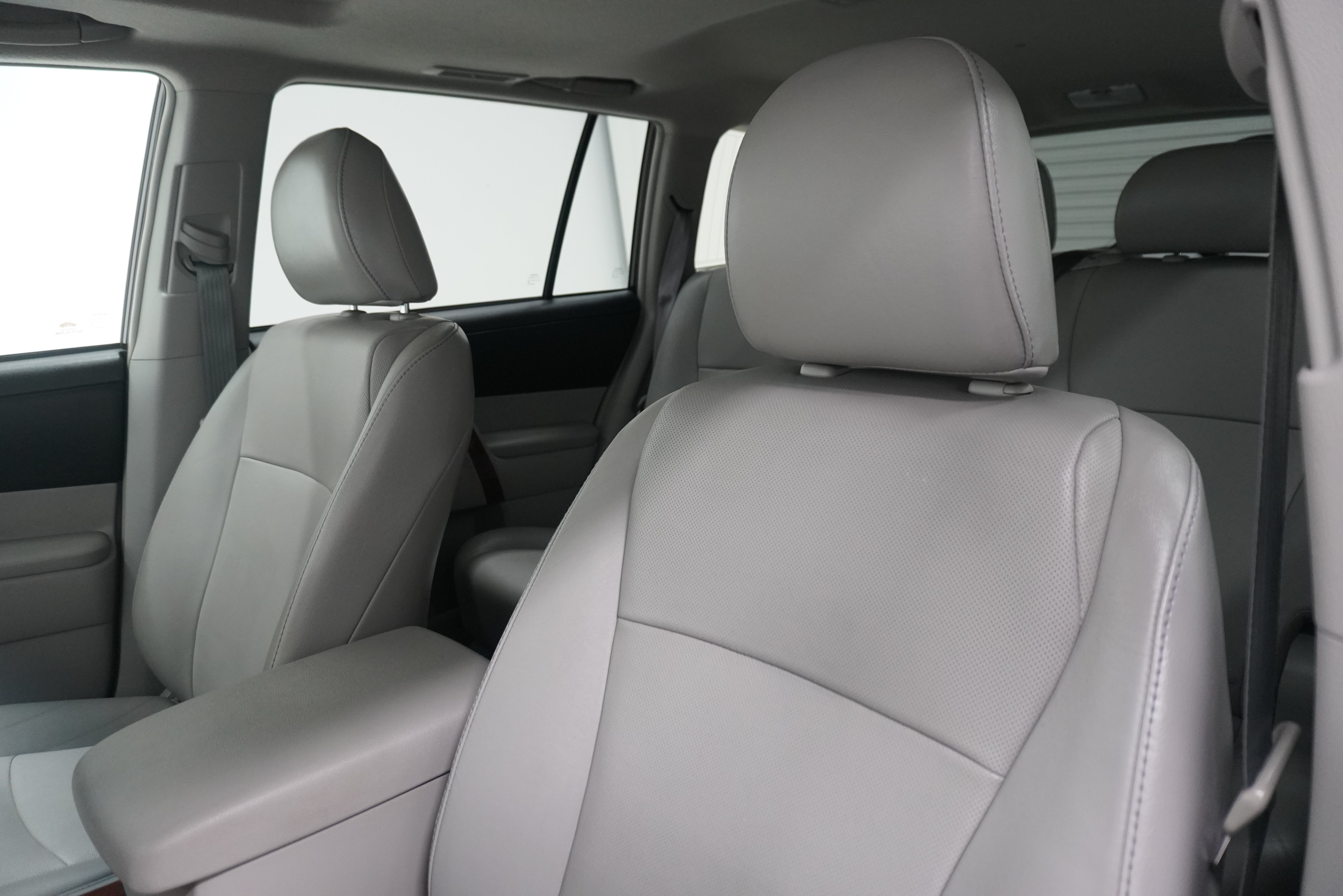 Used 2013 Toyota Highlander Limited FWD image 11