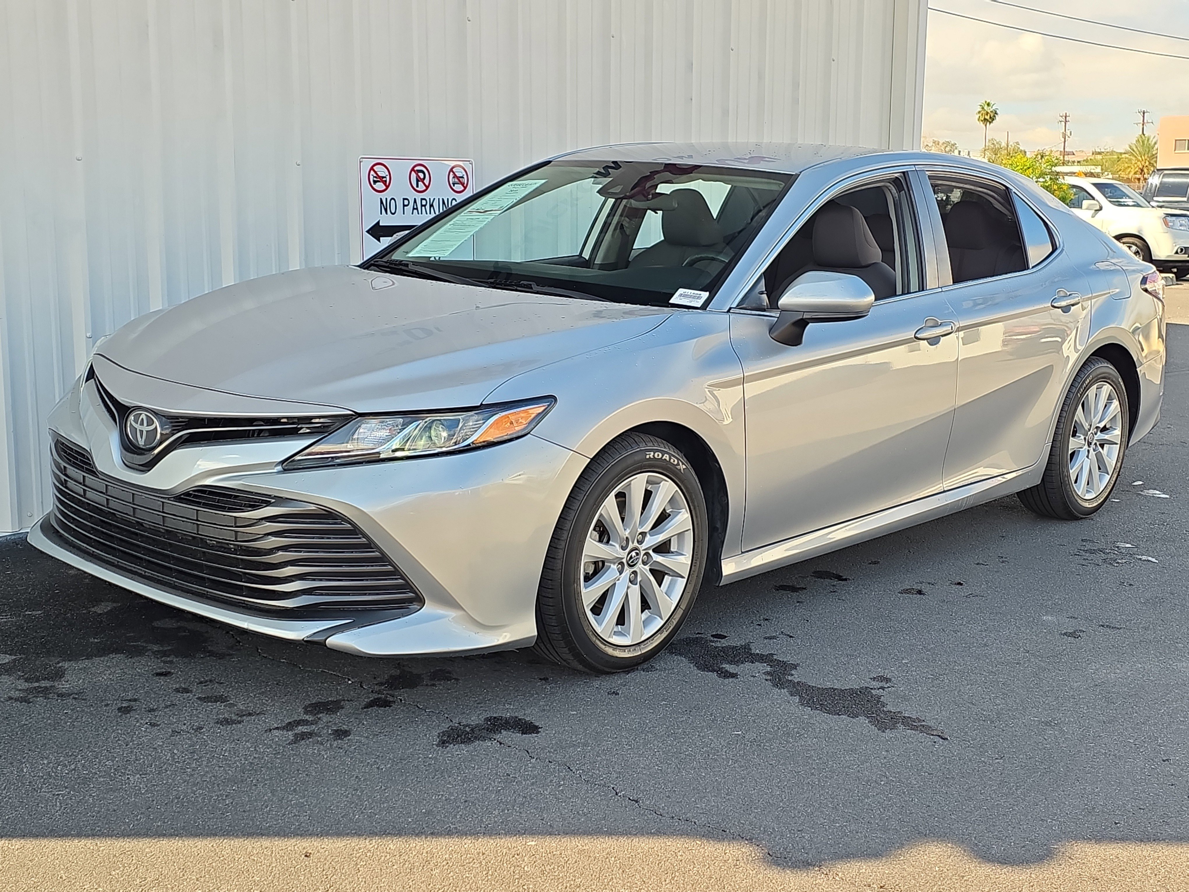 Used 2019 Toyota Camry LE image 3
