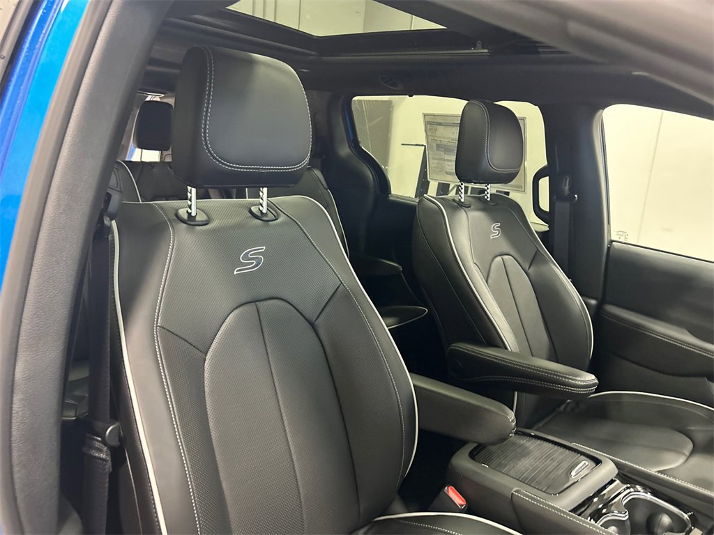 New 2026 Chrysler Pacifica Limited image 33