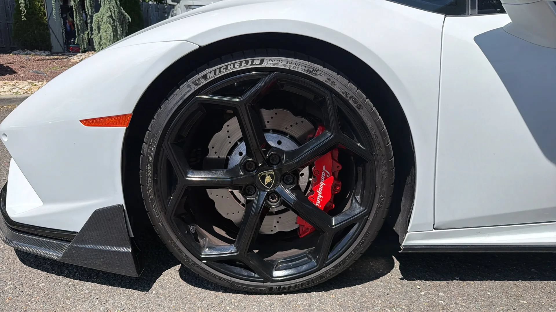 Used 2021 Lamborghini Huracan EVO RWD image 14