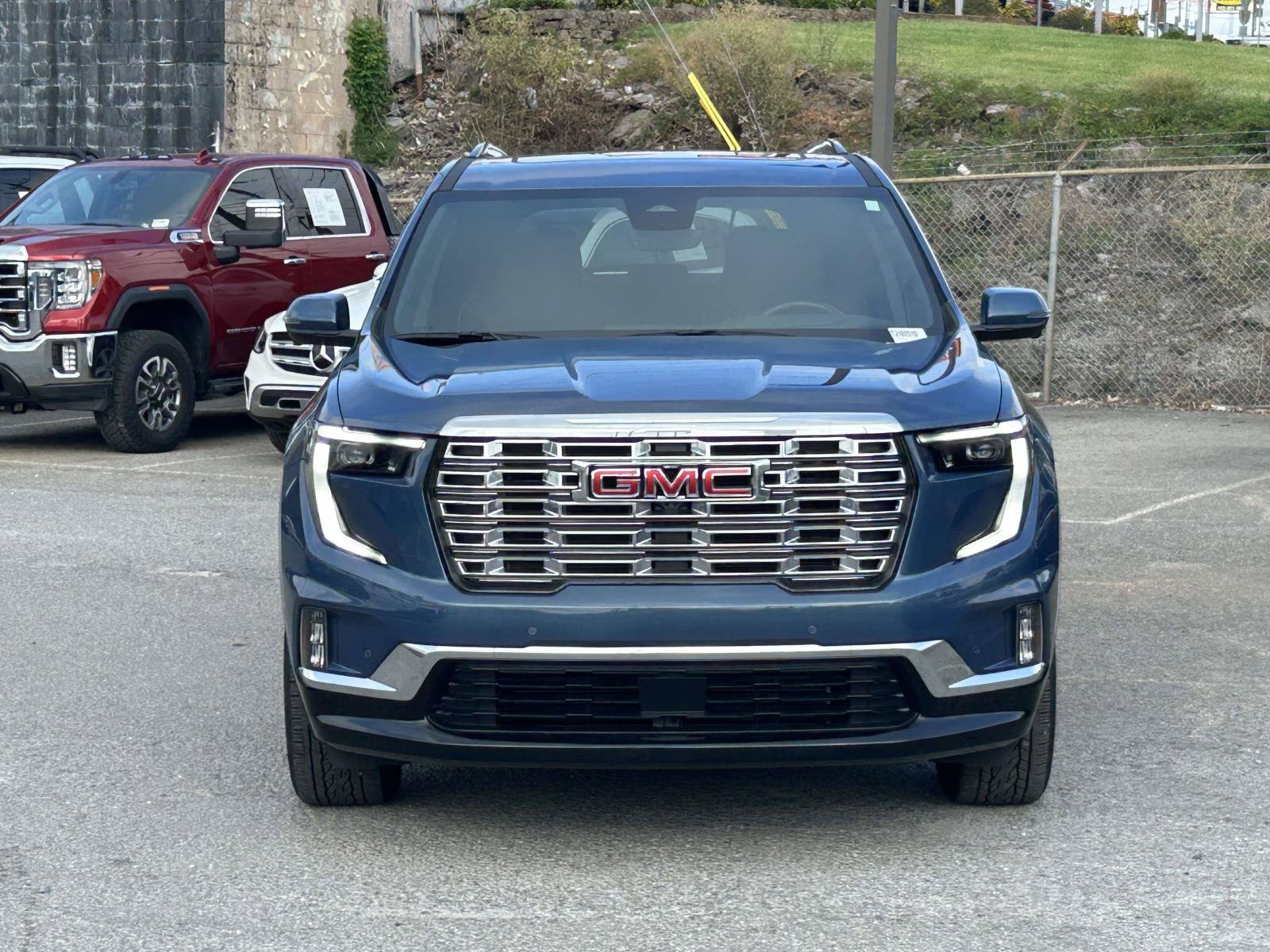 Used 2026 GMC Acadia Denali w/ Super Cruise Package AWD/4WD image 2