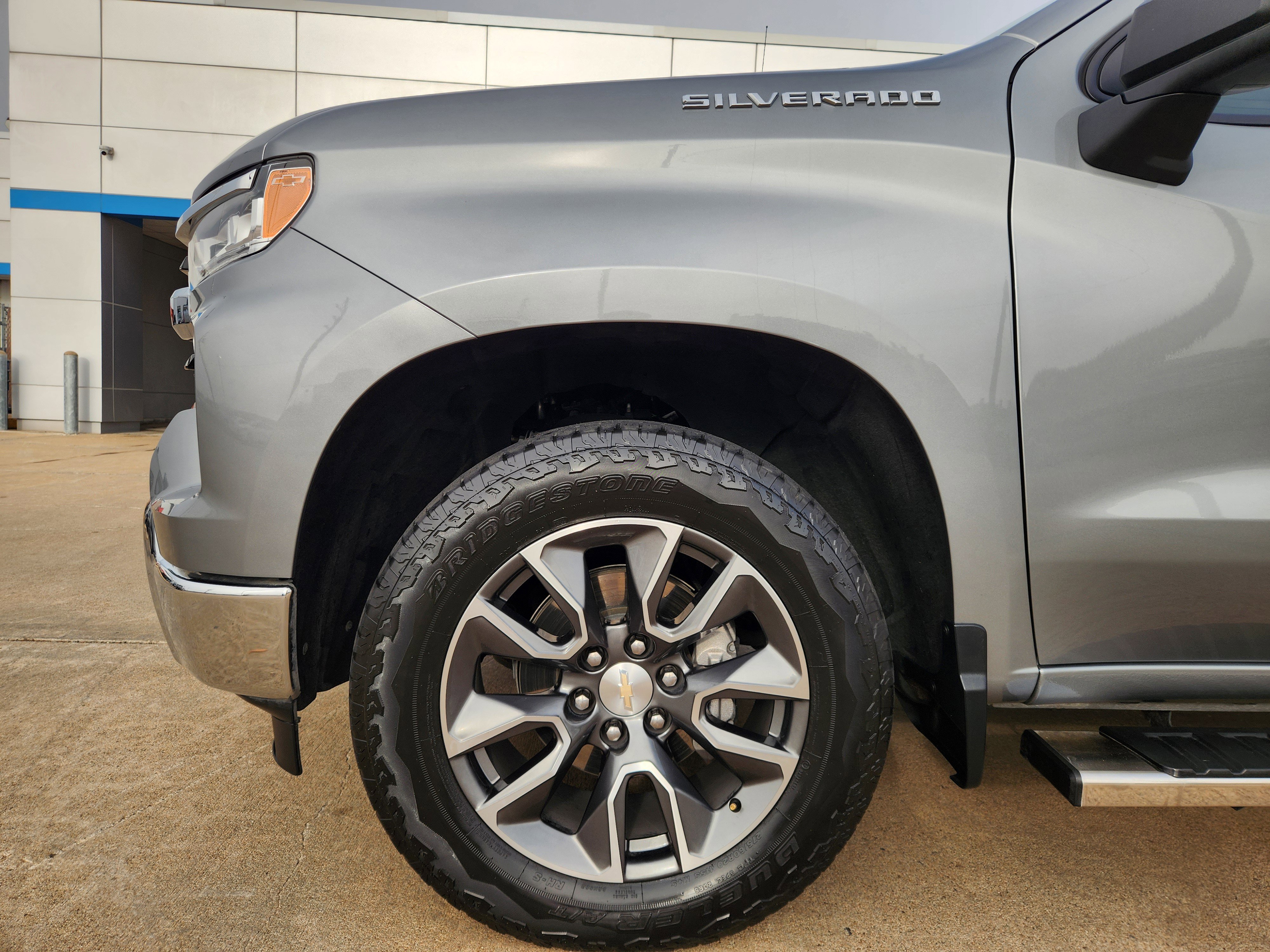 Used 2023 Chevrolet Silverado 1500 LT image 9