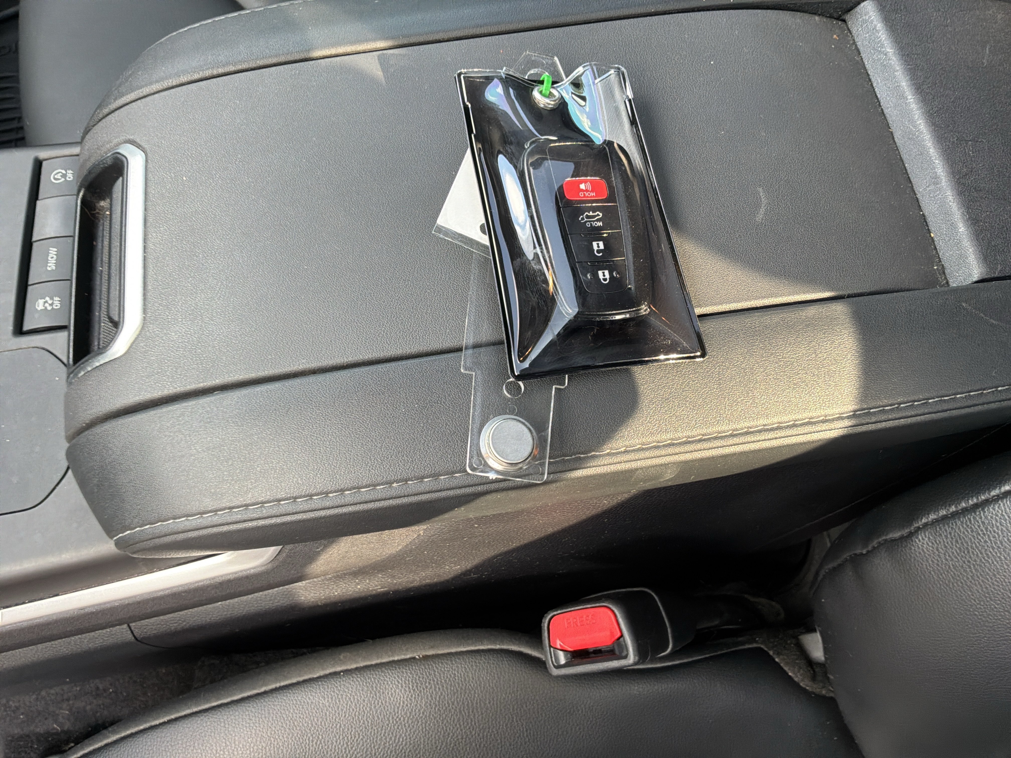 Used 2022 Toyota Highlander XLE FWD image 37
