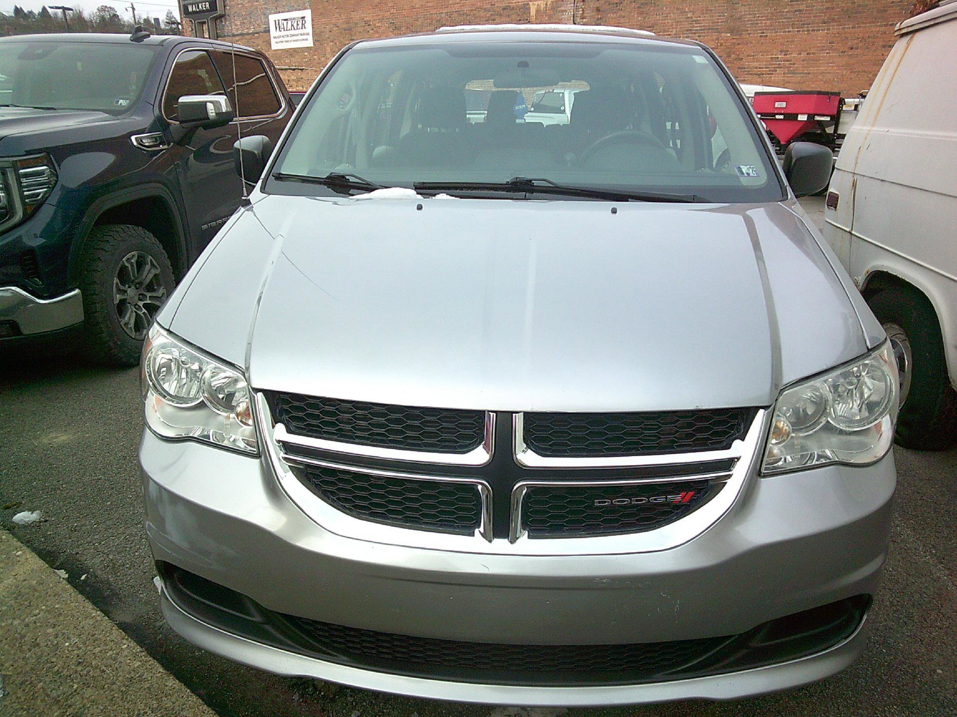 Used 2016 Dodge Grand Caravan American Value Package image 2