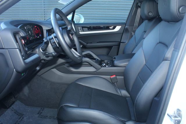 Certified 2025 Porsche Cayenne Base image 5