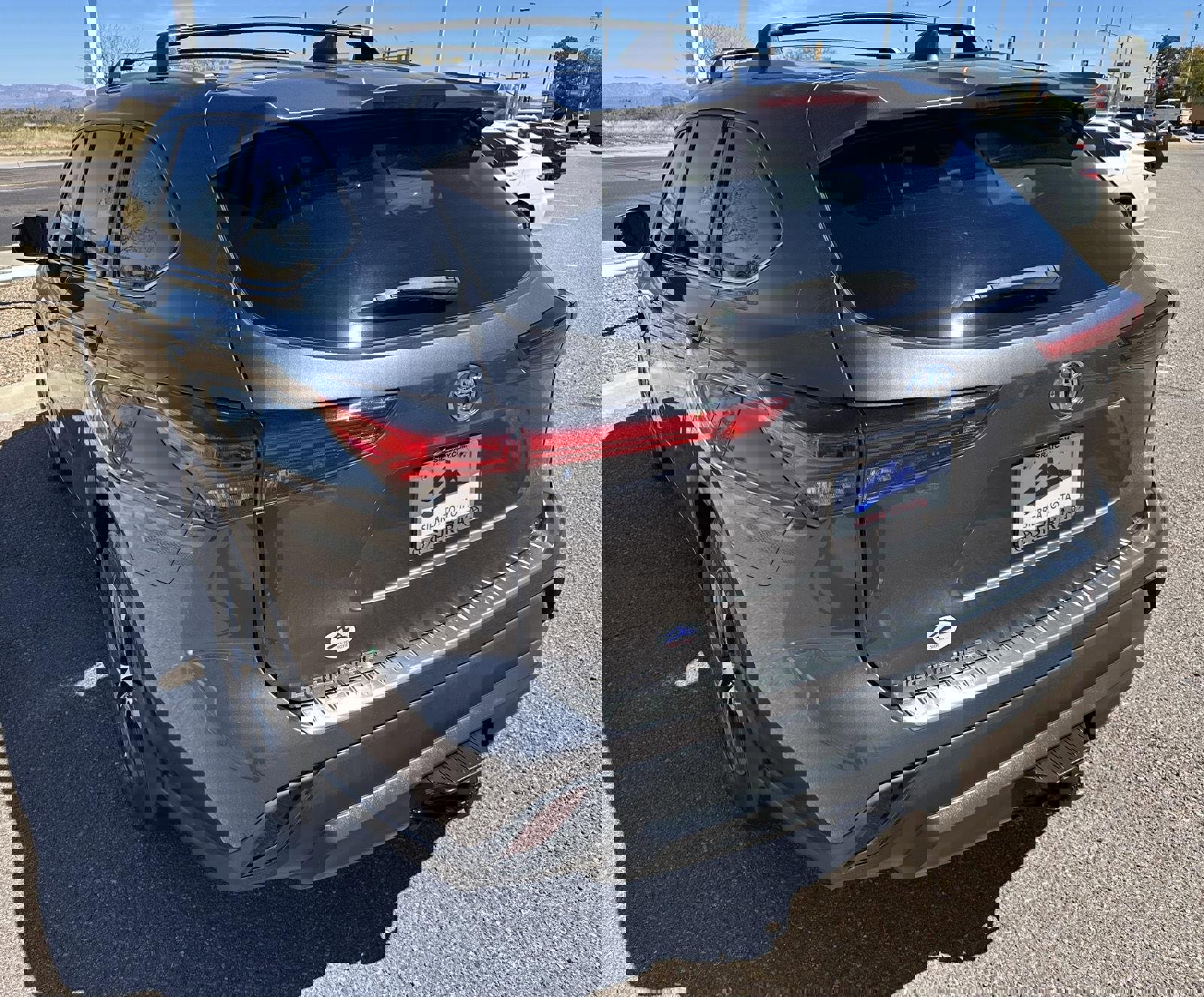 Used 2023 Toyota Highlander XLE image 4