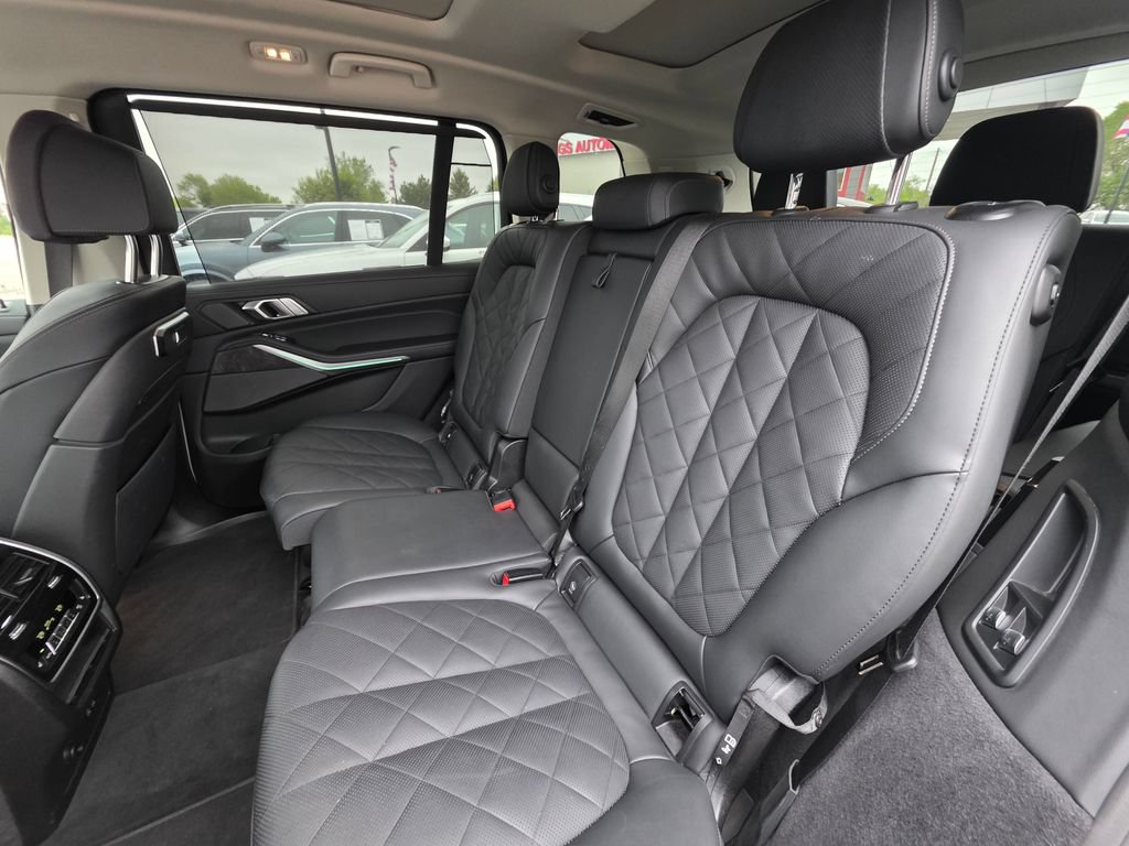 Used 2025 BMW X7 xDrive40i AWD/4WD image 11