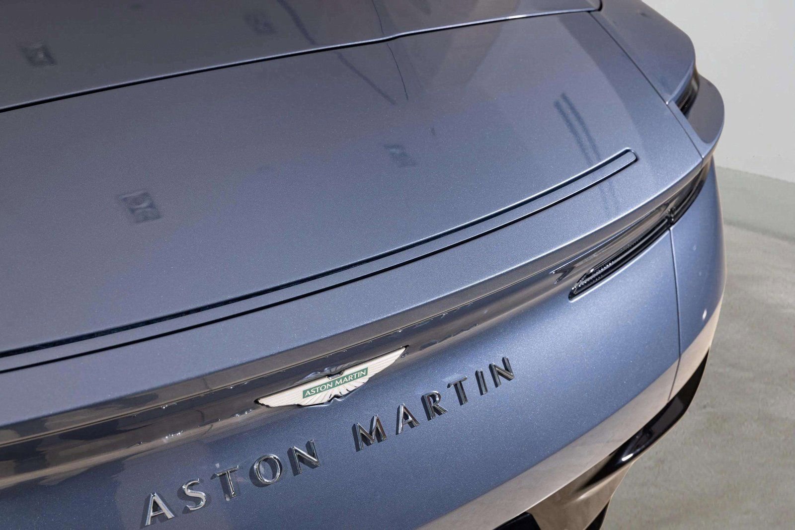 Used 2024 Aston Martin DB12 Convertible image 54