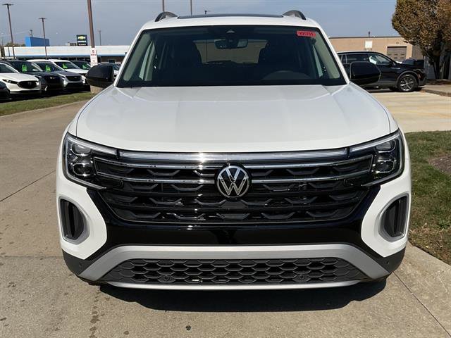 New 2026 Volkswagen Atlas Peak Edition image 2