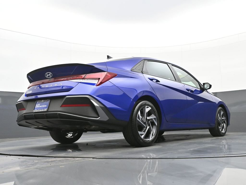 Certified 2025 Hyundai Elantra Sport image 39