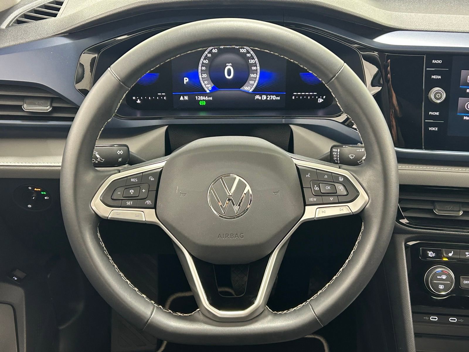 Used 2024 Volkswagen Taos SE w/ Panoramic Sunroof Package image 12