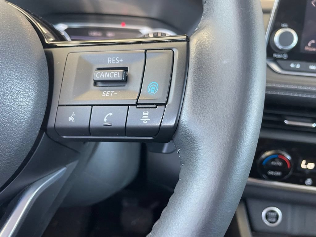 Used 2023 Nissan Rogue SV w/ SV Premium B Package FWD image 15