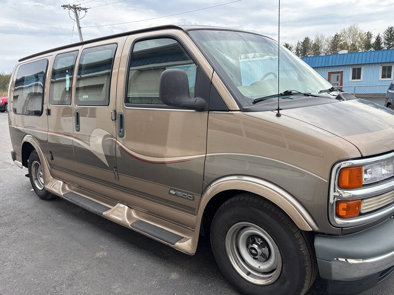 Used 2001 Chevrolet Express 1500 RWD image 23