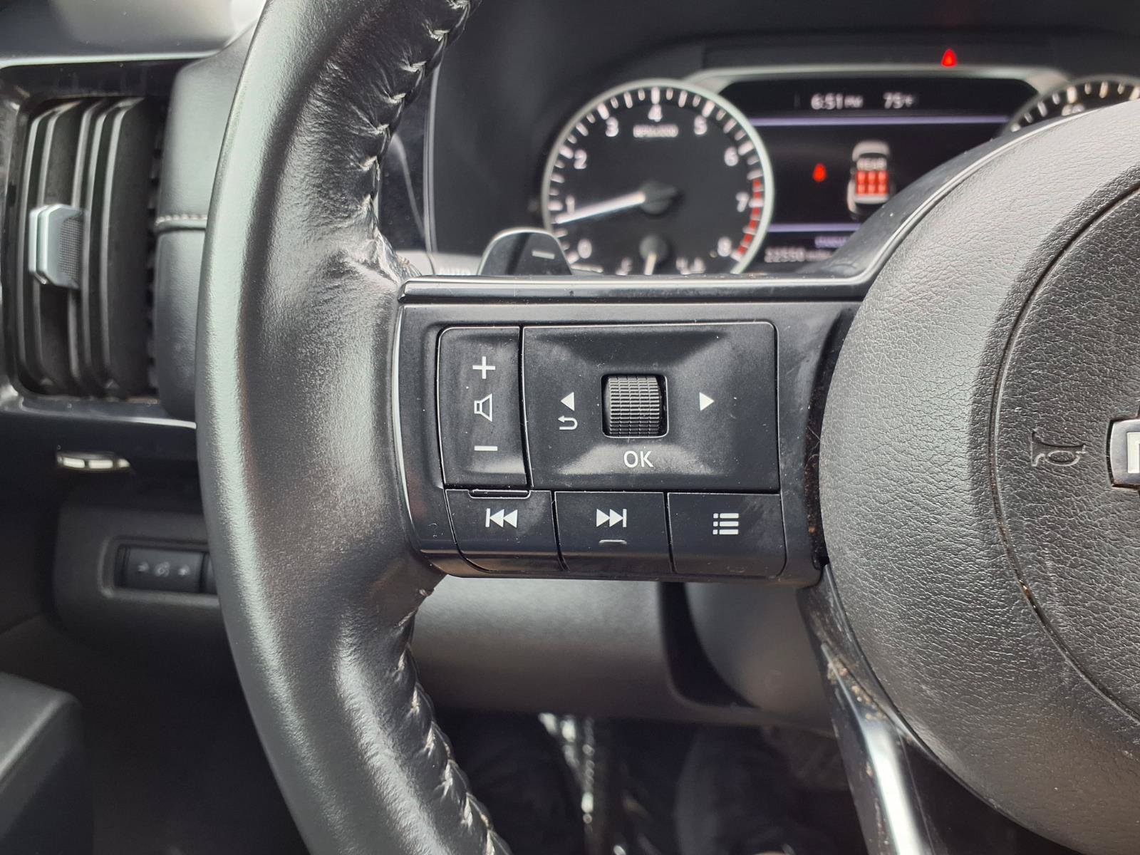 Used 2024 Nissan Pathfinder SV FWD image 19