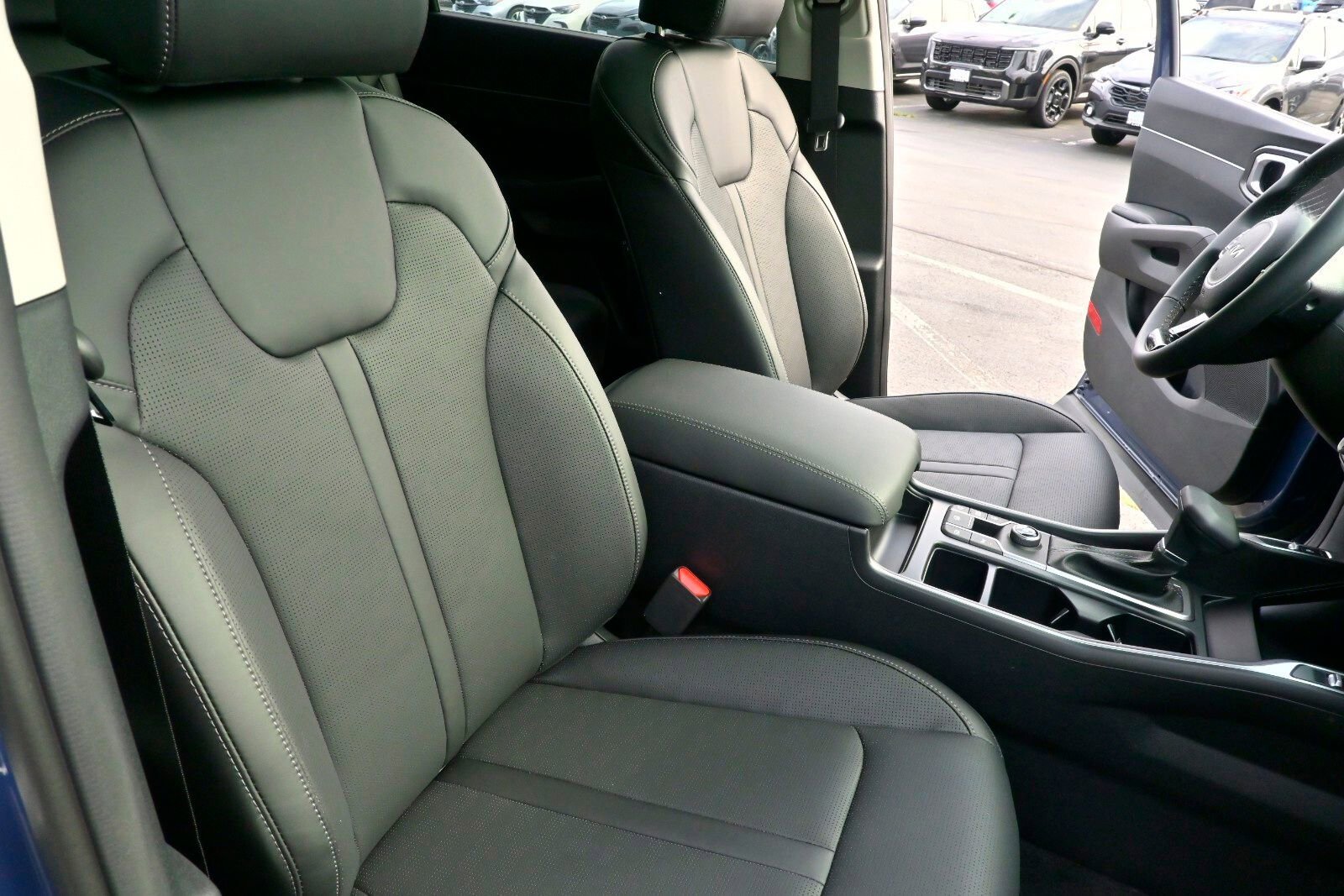 Used 2025 Kia Sorento S w/ Panoramic Sunroof Package image 24