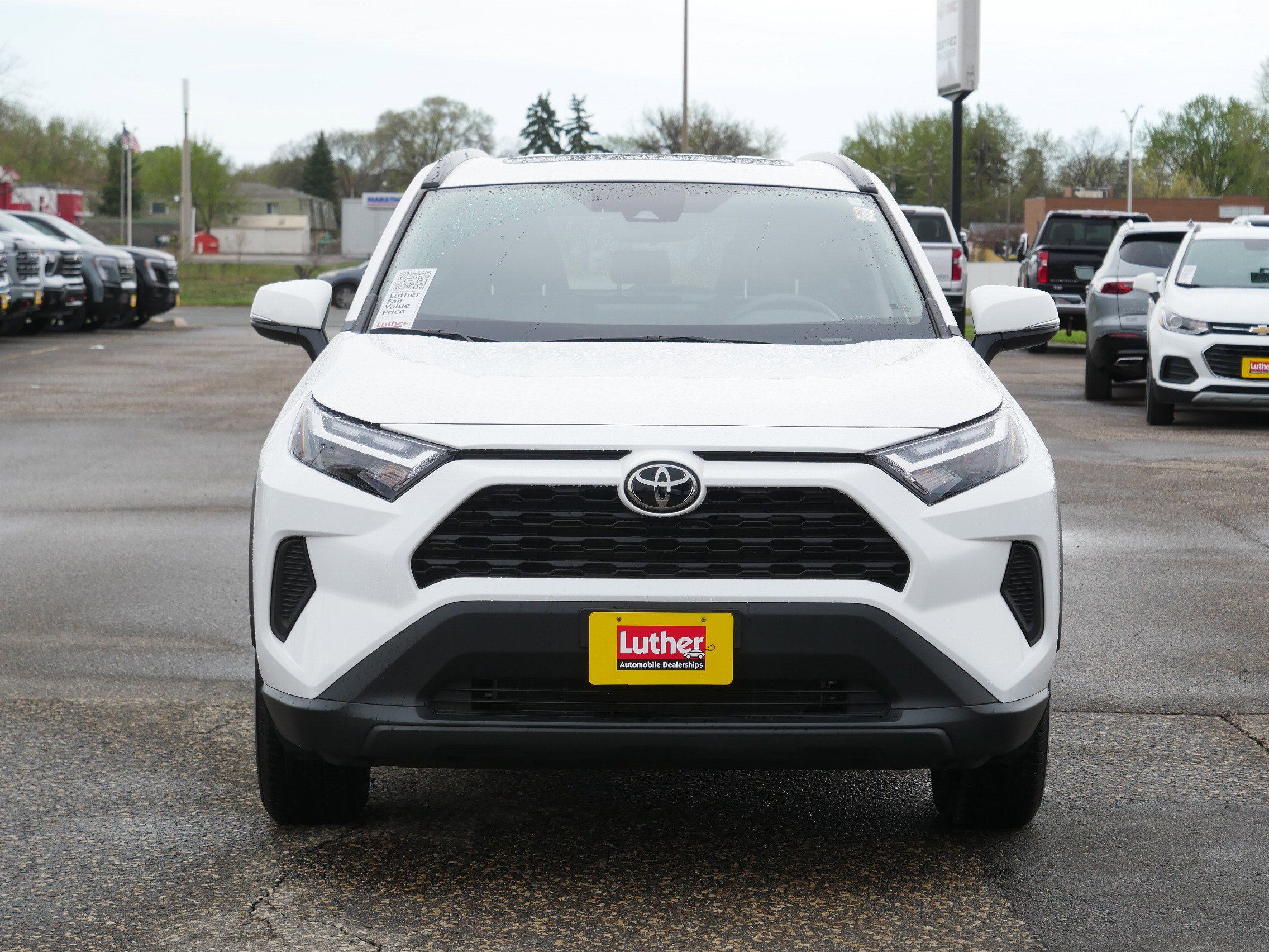Used 2022 Toyota RAV4 XLE w/ Convenience Package AWD/4WD image 2
