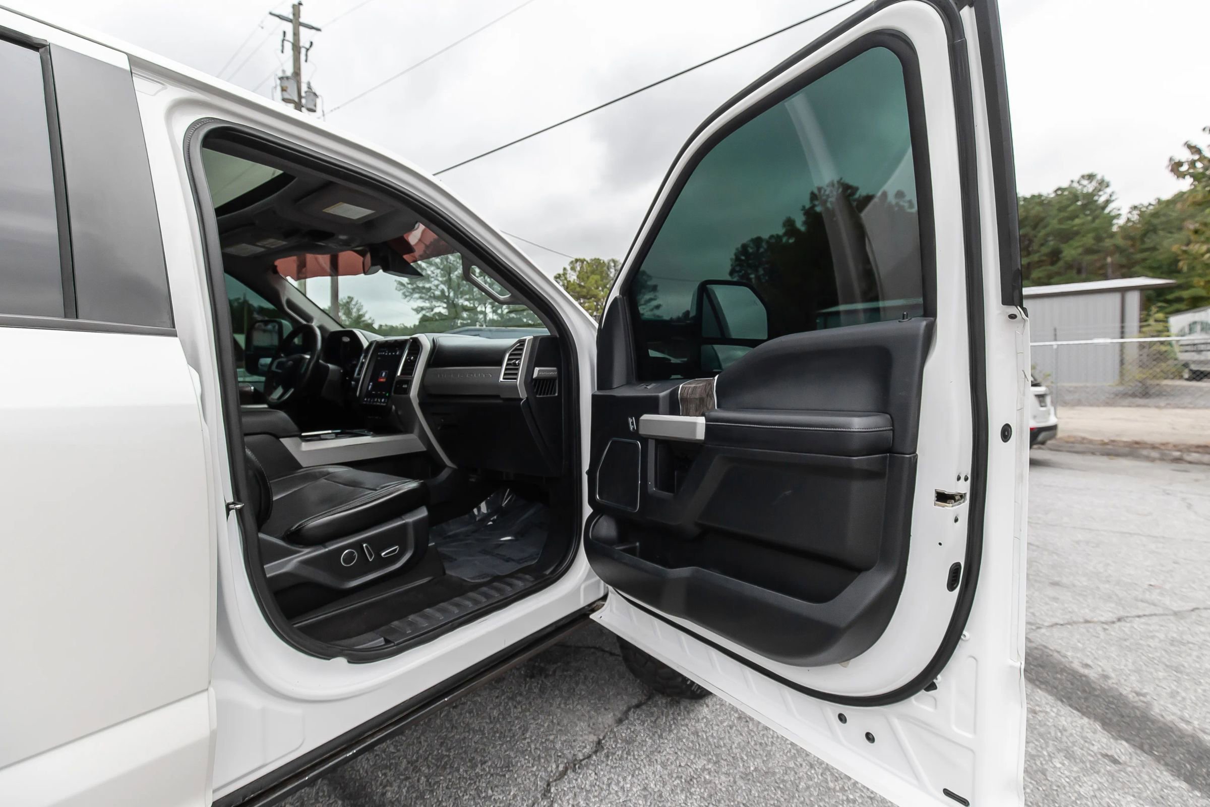 Used 2017 Ford F250 Lariat w/ Lariat Ultimate Package image 27