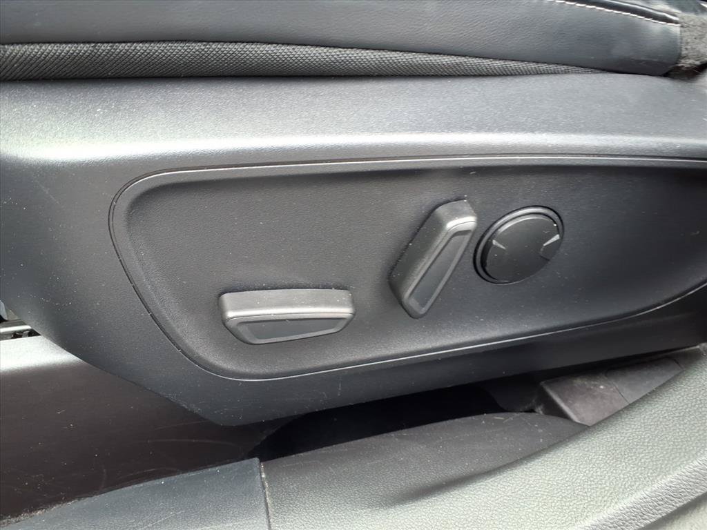 Used 2025 Ford Escape Platinum AWD/4WD image 24
