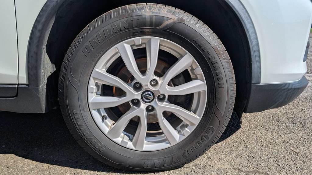 Used 2020 Nissan Rogue SV AWD/4WD image 19