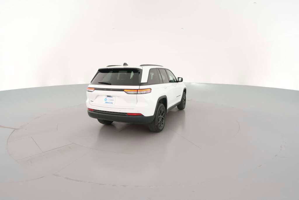 New 2025 Jeep Grand Cherokee Altitude image 11