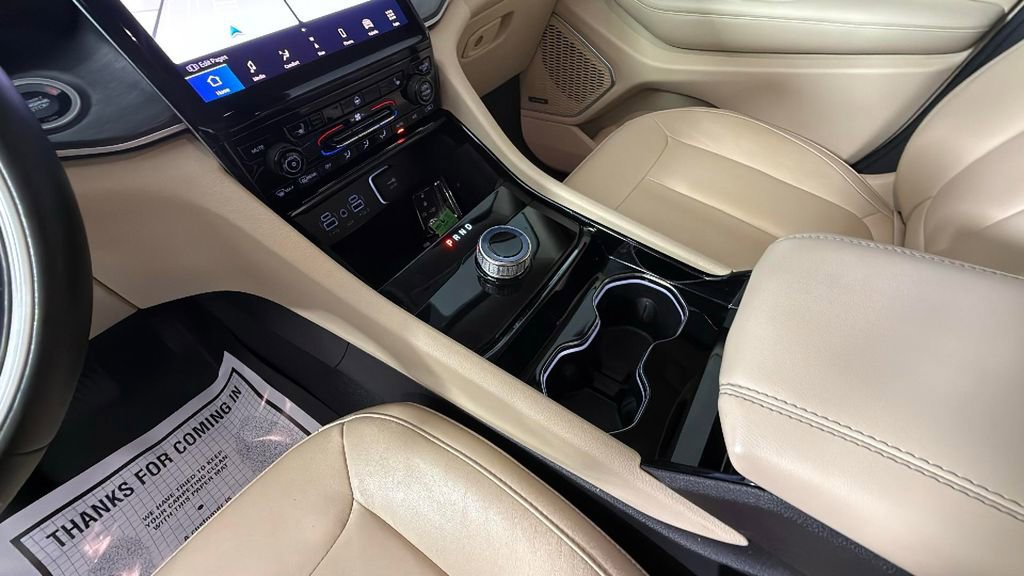 Used 2022 Jeep Grand Cherokee L Limited w/ Black Appearance Package image 22